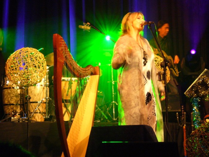 Moya in Concert(Courtesy of Sim_04)